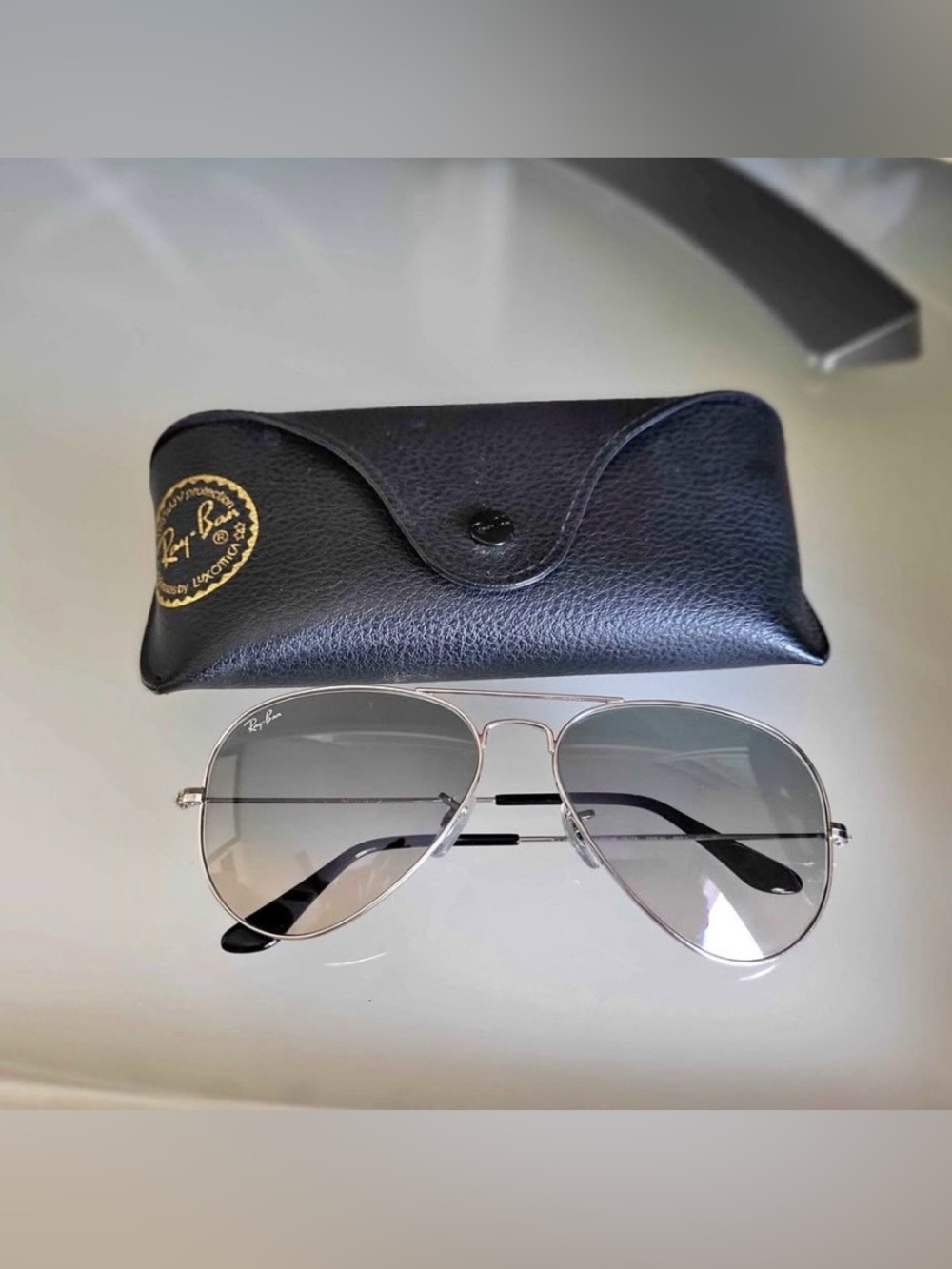 Classic Ray-Ban Aviators - Picture 9 of 9